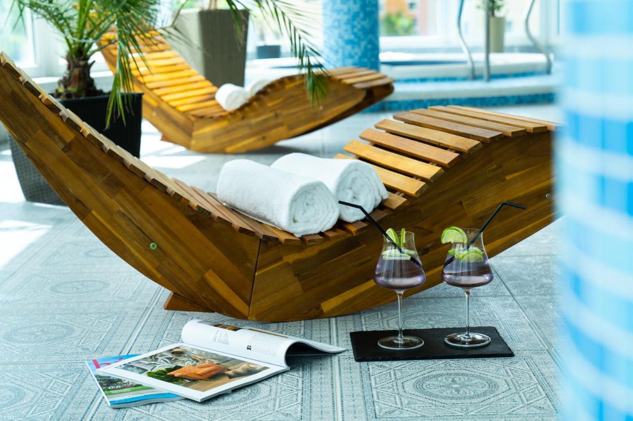 Hotel Kristaly Konferencia & Wellness Ajka Exterior photo