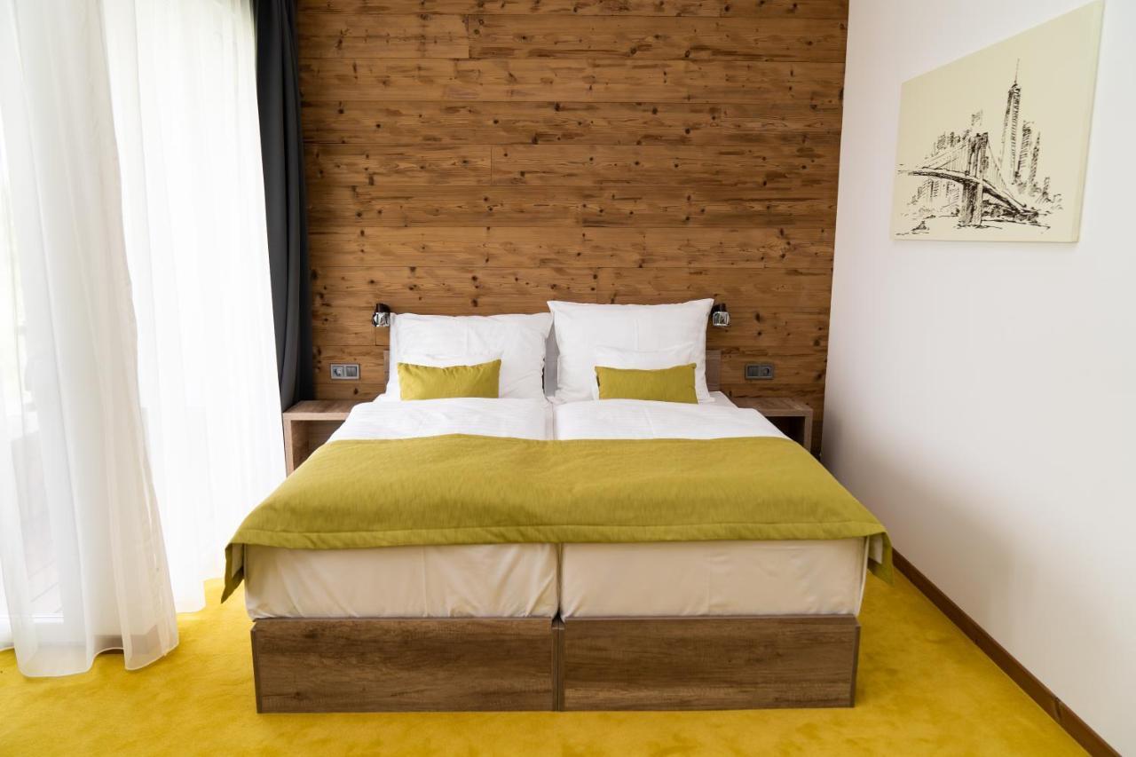 Hotel Kristaly Konferencia & Wellness Ajka Exterior photo