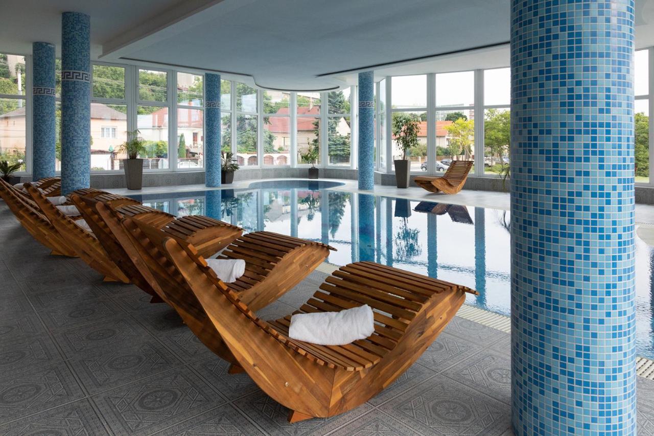 Hotel Kristaly Konferencia & Wellness Ajka Exterior photo
